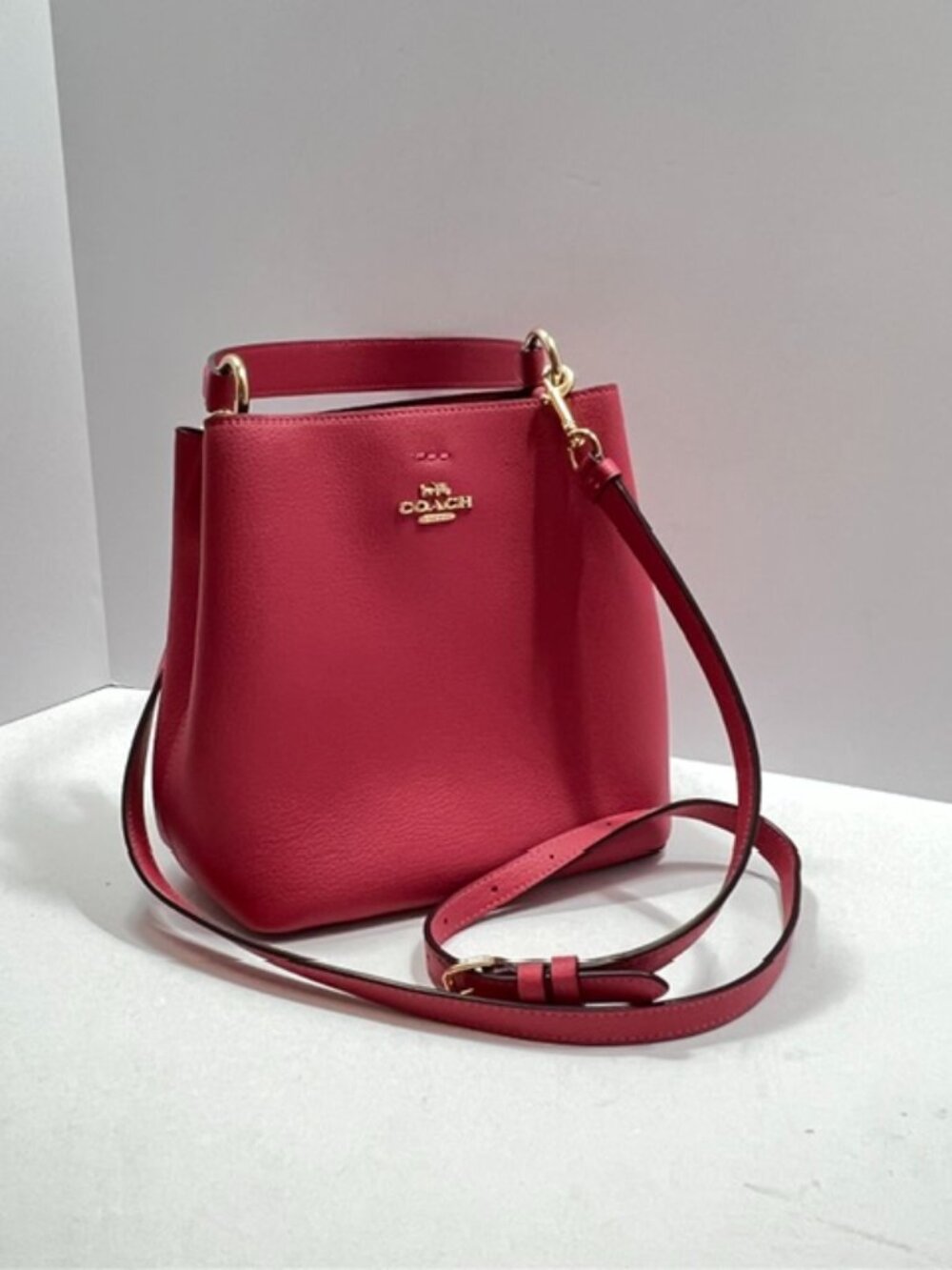 Coach Small Town Bucket Bag, a Pebbled Leather Bag in Strawberry Haze w/COA EUC